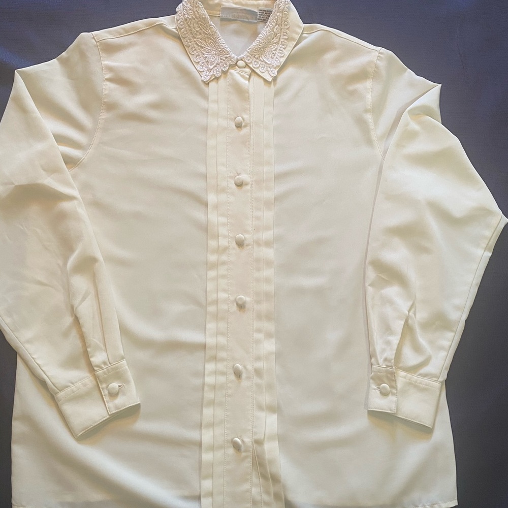 Blouse in cream
